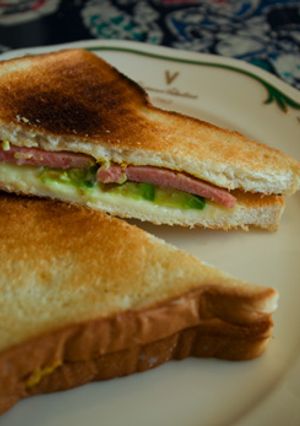 朝食に☆アボカド＆スパム・ホットサンド♪-レシピのメイン写真