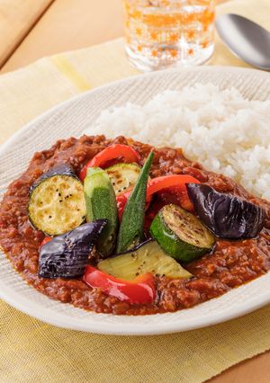 夏野菜とひき肉の彩り☆トマトカレー-レシピのメイン写真