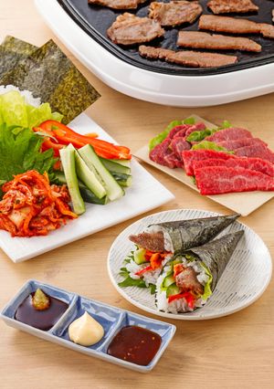 ホットプレートで♪おうち焼肉手巻き寿司☆-レシピのメイン写真