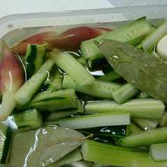 รูปของ かんたん酢で作る夏野菜のピクルス