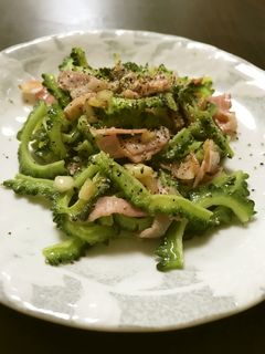 ゴーヤーとベーコンのニンニク炒め-レシピのメイン写真