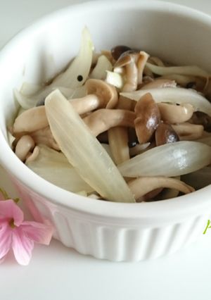 レンジであと一品。しめじと玉ねぎの和え物-レシピのメイン写真