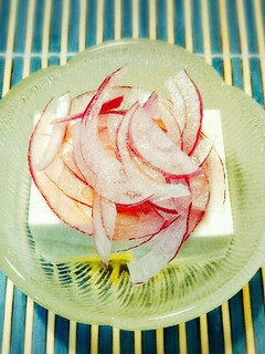 紫玉ねぎとごま油の塩冷奴-レシピのメイン写真
