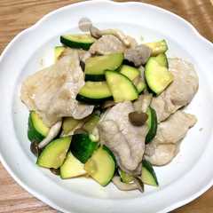 รูปของ 豚肉とズッキーニのオイスターソース炒め
