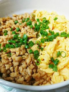 簡単☆鶏そぼろ2色丼☆-レシピのメイン写真