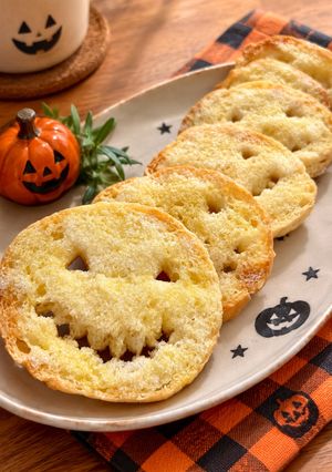 ロールパンでハロウィン❤︎かぼちゃのおばけラスク-レシピのメイン写真