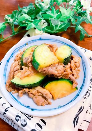 ズッキーニでカサ増し♡豚肉のカレー粉炒め-レシピのメイン写真