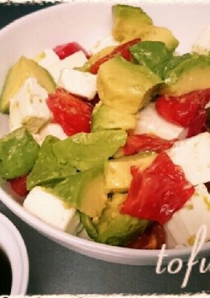 アボカドとトマト・チーズの豆腐サラダ-レシピのメイン写真