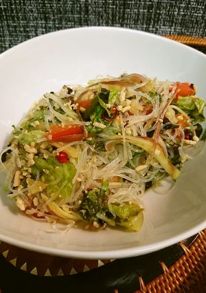鶏ひきと新生姜のそぼろエスニックサラダ-レシピのメイン写真