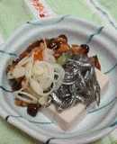 刺身小女子と湯葉豆腐のきのこあん