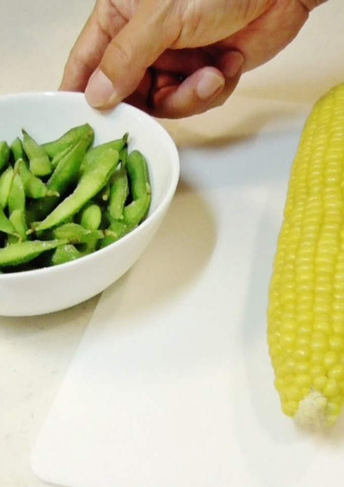 旬の枝豆とトウモロコシの簡単レンジ調理-レシピのメイン写真