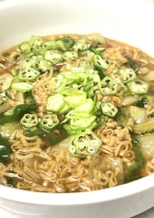 絶品☆ペコロス入りバターチキンラーメン-レシピのメイン写真