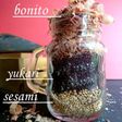 材料3つ★おかかゆかりふりかけ
