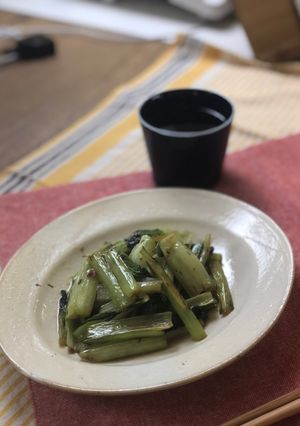 小松菜をニンニクとオリーブオイルで炒め煮-レシピのメイン写真