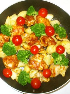 鶏もも肉とじゃが芋のスパイス炒め♪簡単-レシピのメイン写真