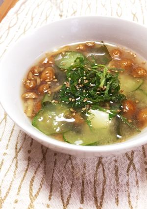 夏は冷やしで☆きゅうりとなめこのみそ汁-レシピのメイン写真