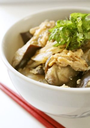 パパッと♪美味♪レンジ茄子とそばつゆで丼-レシピのメイン写真