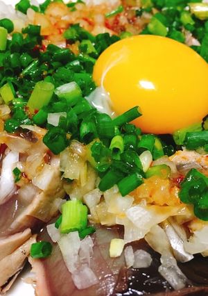 鰹のタタキのピリ辛ねぎだく卵黄のせ-レシピのメイン写真