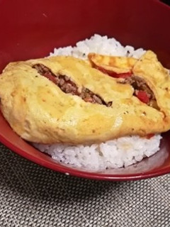 トマトとひき肉の甘辛オムレツ丼-レシピのメイン写真
