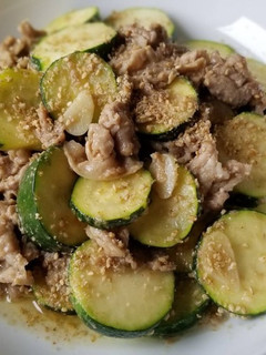 ズッキーニと豚肉のオイマヨ炒め♪-レシピのメイン写真