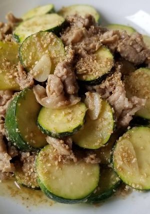 ズッキーニと豚肉のオイマヨ炒め♪-レシピのメイン写真