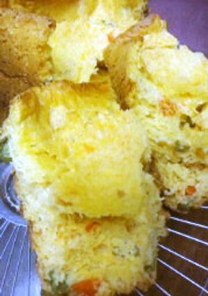 トマト・ピーマン・粉チーズ入りの食パン！-レシピのメイン写真