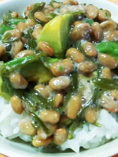 ご飯や冷奴に☆納豆アボカドめかぶ-レシピのメイン写真