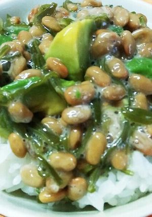 ご飯や冷奴に☆納豆アボカドめかぶ-レシピのメイン写真