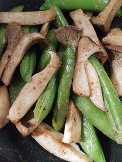 スナップえんどうとエリンギの香辛料炒め-レシピのメイン写真