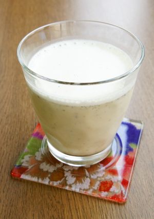 甘酒＆黒ごまきな粉スムージー-レシピのメイン写真