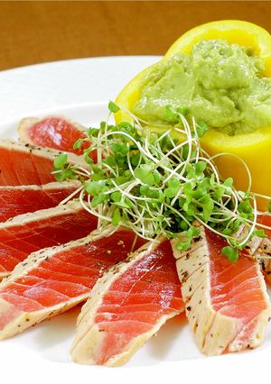 マグロレアソテー アボカドソース添え-レシピのメイン写真