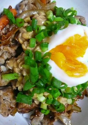 ガッツリ食べてね☆豚キム納豆丼☆温たま付-レシピのメイン写真