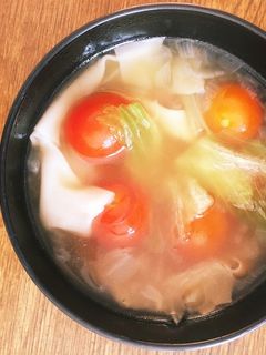 ワンタンの皮でコンソメスープ-レシピのメイン写真
