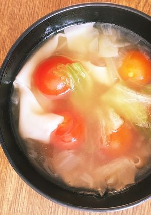 ワンタンの皮でコンソメスープ-レシピのメイン写真