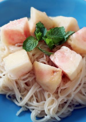 ちょっと甘酸っぱい！夏の一品♪桃の素麺-レシピのメイン写真
