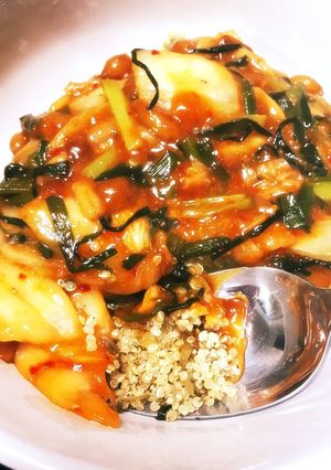 モリモリ食べられる！キヌアのニラキムチ丼-レシピのメイン写真