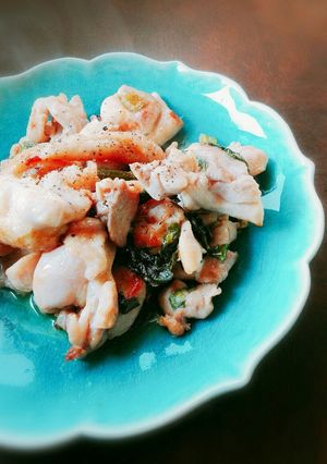 味付け簡単。鶏ももとセロリの葉の炒め物。-レシピのメイン写真