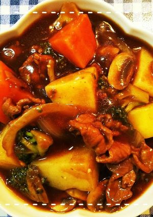 市販ルウと隠し味で！本格ビーフシチュー-レシピのメイン写真