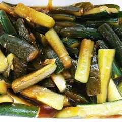 รูปของ 大量消費！キュウリ炒めの漬け物