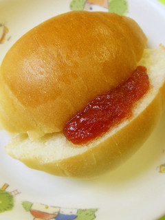 トマトジャムパン【保育園給食】-レシピのメイン写真