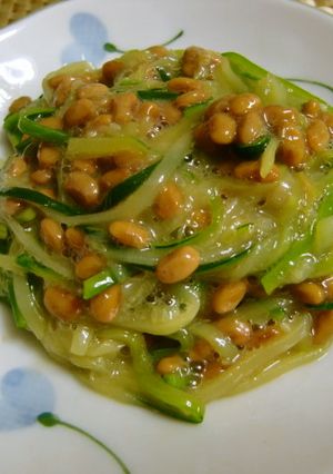 ★麺つゆで簡単＊ズッキーニの納豆和え＊♪-レシピのメイン写真