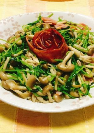 栄養満点‼️豆苗とベーコンの炒め物-レシピのメイン写真