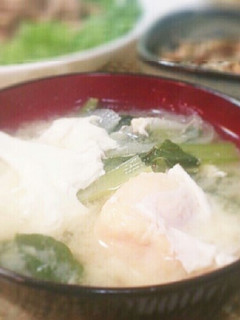 小松菜と玉ねぎと落とし玉子のお味噌汁-レシピのメイン写真