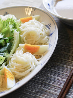 タイの薬膳料理サーモンスープのそうめん-レシピのメイン写真