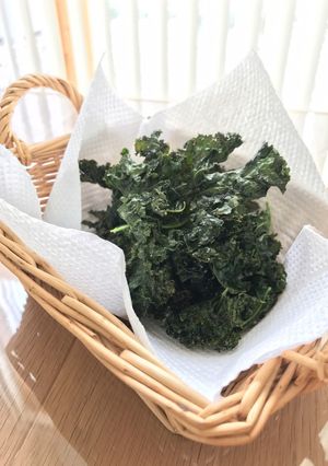 ほんのり苦味がクセになる☆ケールチップス-レシピのメイン写真