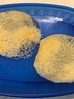 餃子の皮にチーズのせて、チンしたおつまみ-レシピのメイン写真