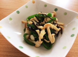 ピーマンとブナピーの塩昆布炒め-レシピのメイン写真