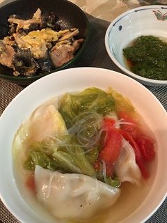 レタスとトマトの餃子スープ-レシピのメイン写真