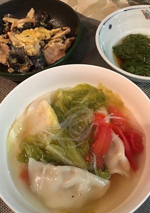 レタスとトマトの餃子スープ-レシピのメイン写真