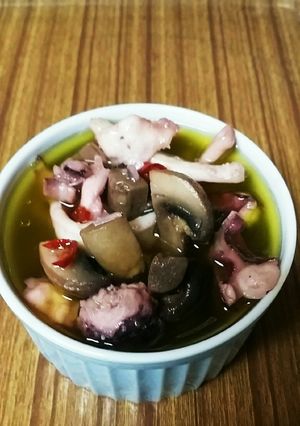 タコとイカとブラウンマッシュのアヒージョ-レシピのメイン写真